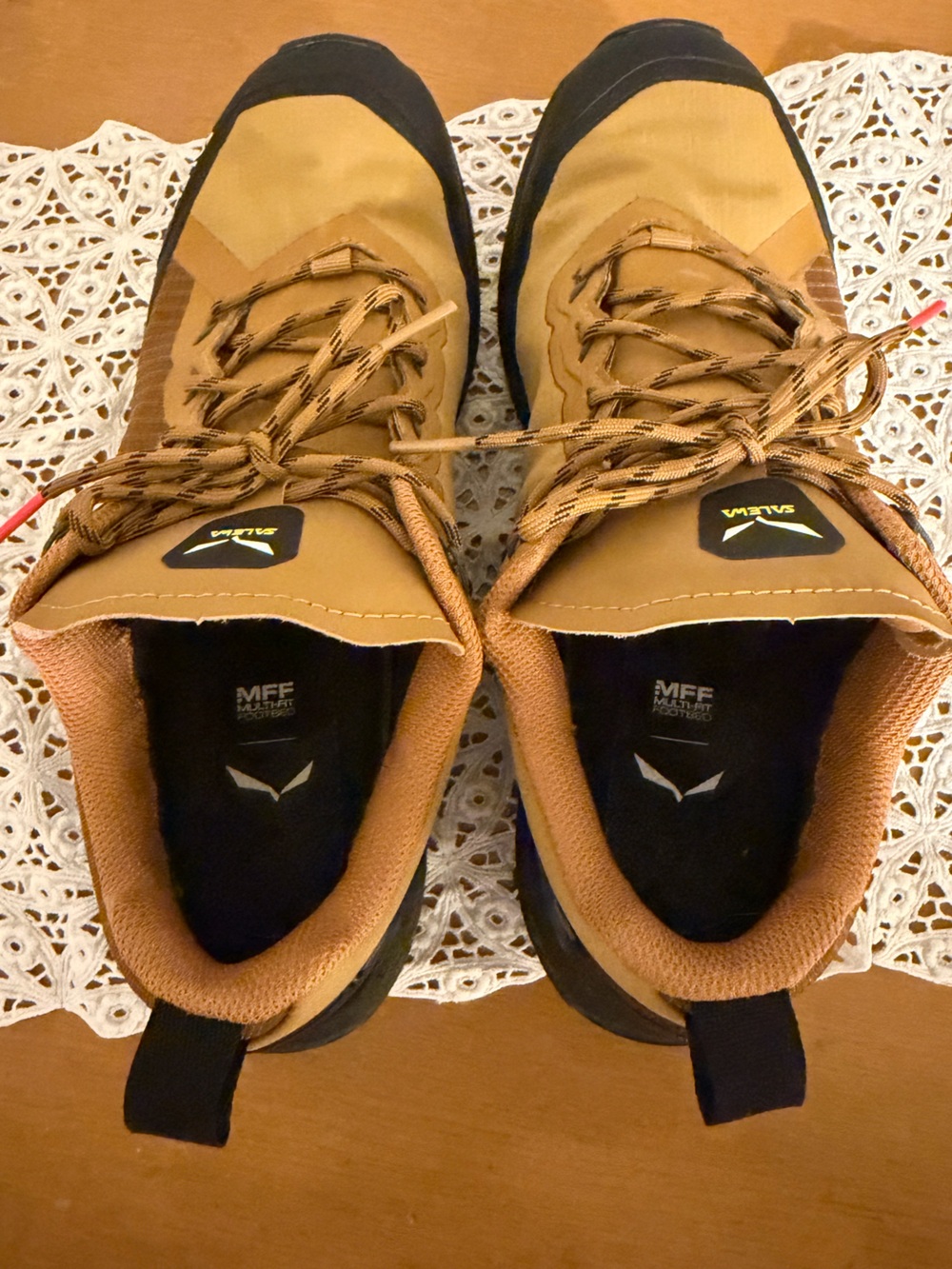 Salewa Hiking Shoes - women’s 9 men’s 7.5 - Picture 6 of 7